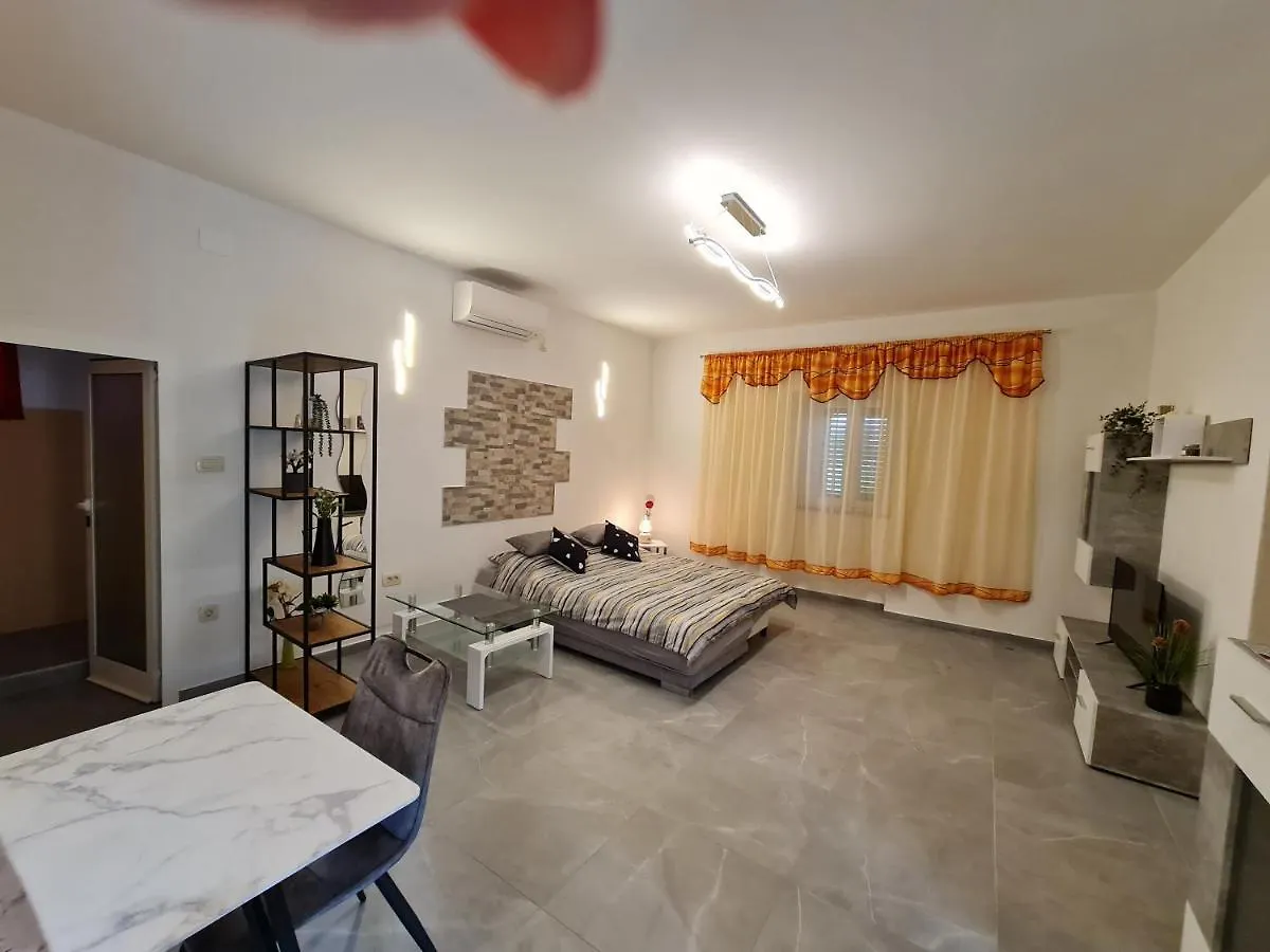 Studio Apartman D&D Brsec Croatia