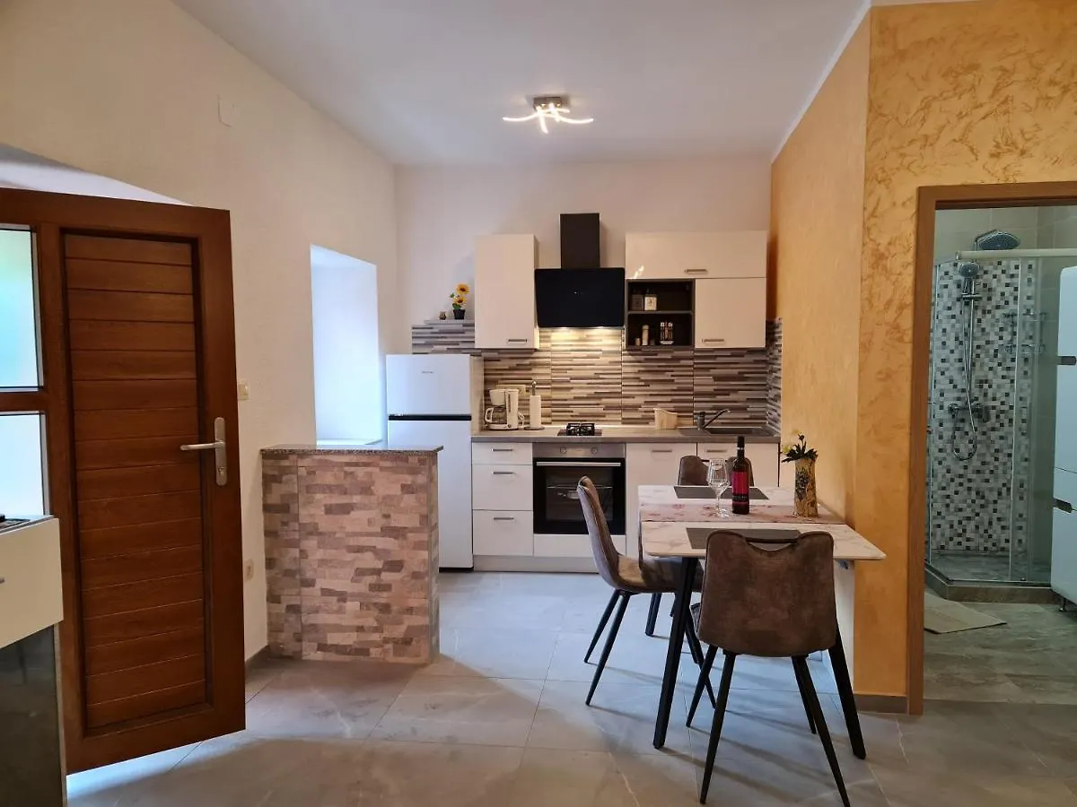 Studio Apartman D&D Brsec 0*,  Croatia